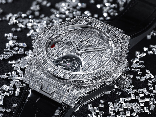 Hublot تكشف عن ساعة فاخرة ومعطف جلدي مقابل مليون دولار